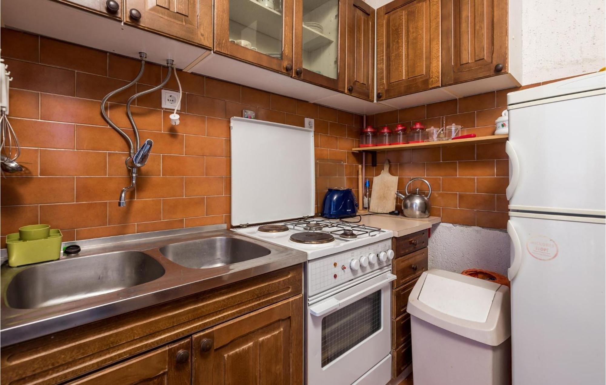 2 Bedroom Nice Apartment In Jablanac Buitenkant foto